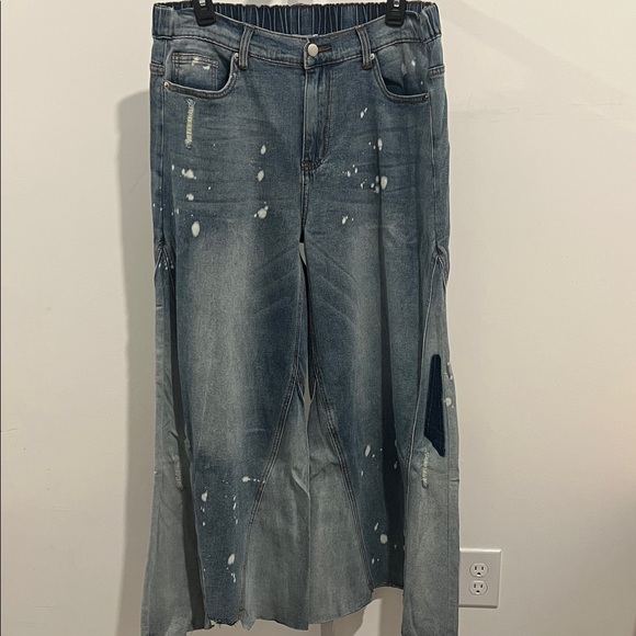 Oli & Hali cropped jeans with unique paneling and paint splatter Size L NWOT - Picture 3 of 4
